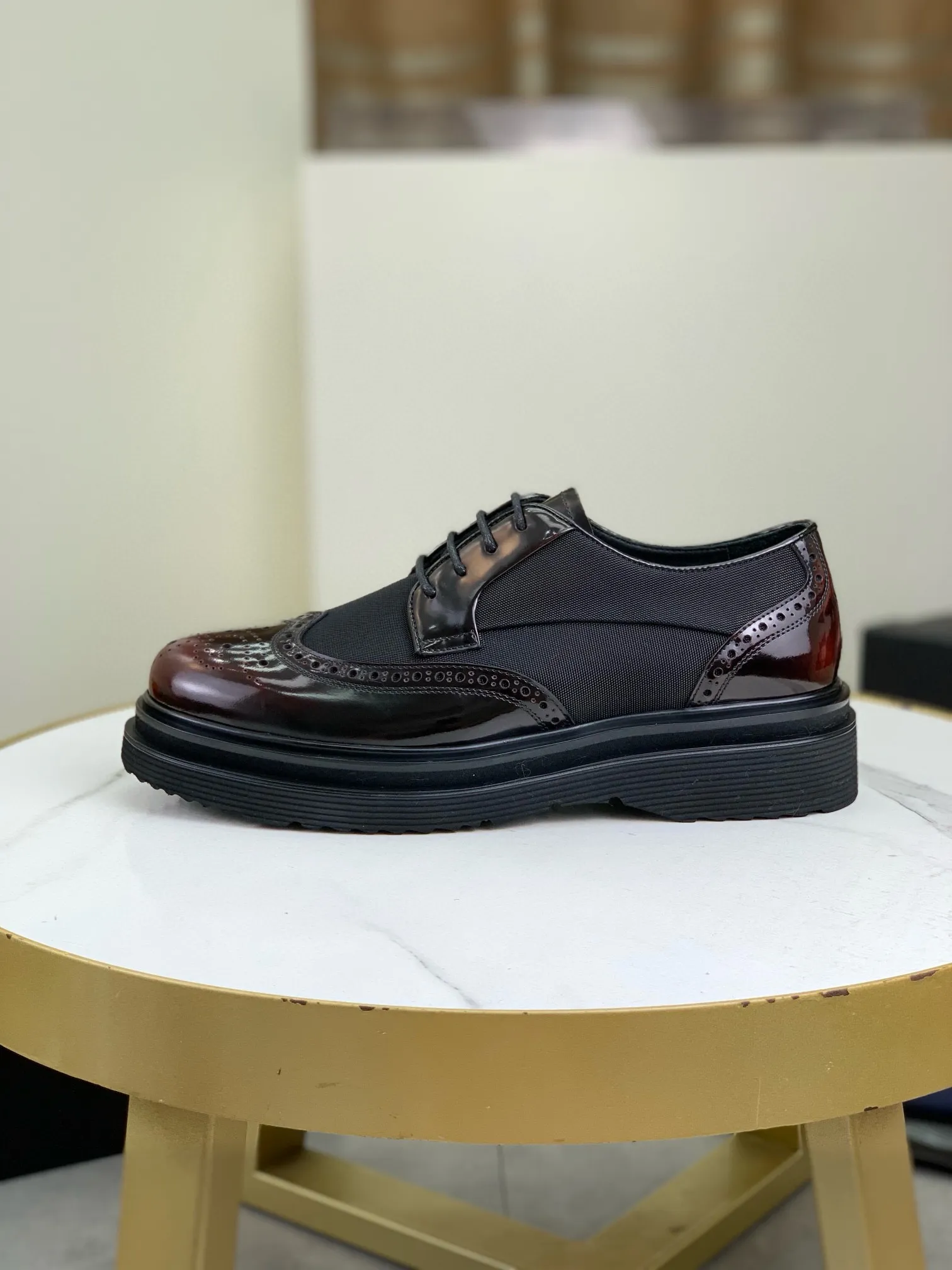 Factory price P880 💰Original quality, top version🔱 ＰＲＡＤＡPrada. Men's business casual leather shoes, top quality products. 1:1 shipment⬆️Luxurious and noble👞All imported original brand fabrics, just to create a more comfortable wearing experience. Upper: Original comfortable open edge bead-rubbed calf leather➕Top imported water-dyed full cow lining, original lightweight and comfortable TPU foam combination bottom✔️Code number: 39-44 (38.45 can be customized)